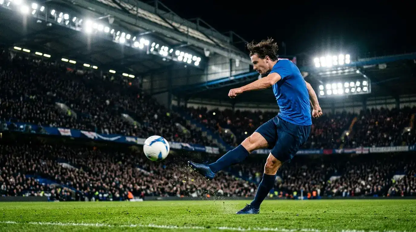 Un attaquant frappe au but sous les projecteurs lors de la Coupe du Monde 2026